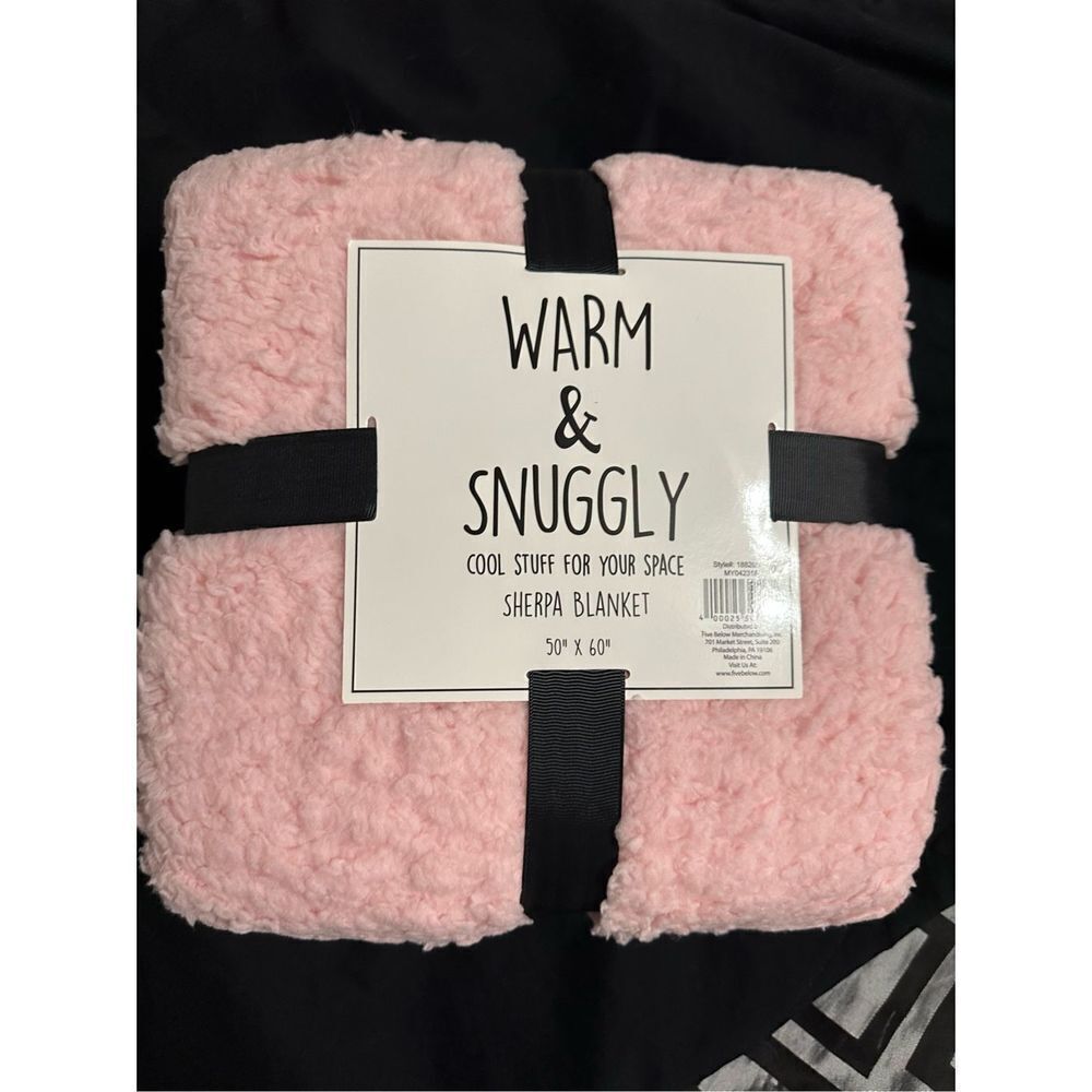 Warm & Snuggly Super soft plush blanket 50”x60” stay cozy and step up your decor